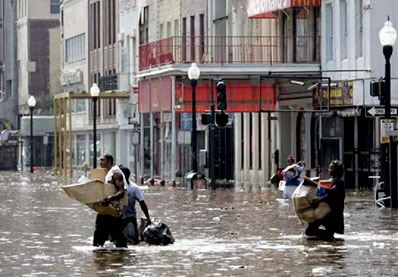 Hurricane Katrina survivors move personal items